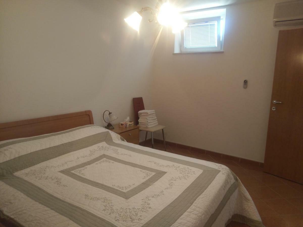 Apartment Lucija Betina  Eksteriør billede
